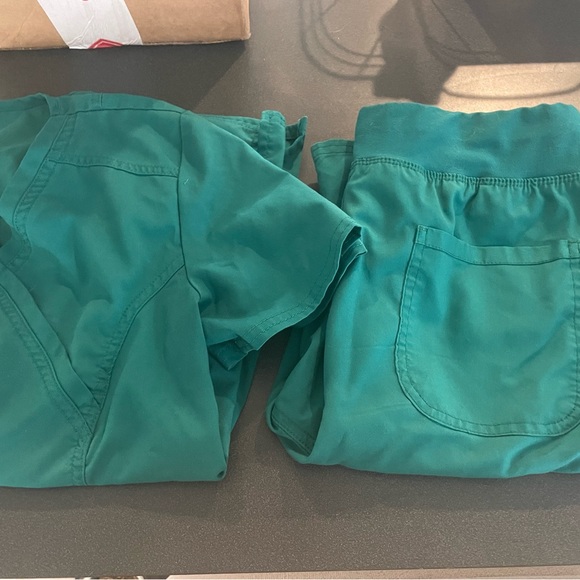 Various scrubs - Picture 2 of 5